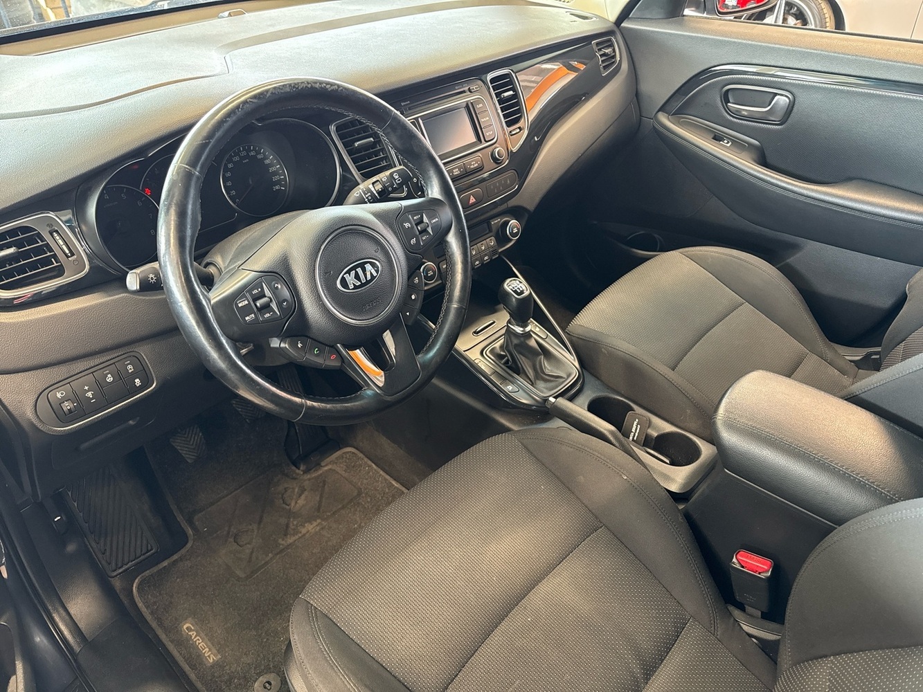 Kia Carens vaihtoauto