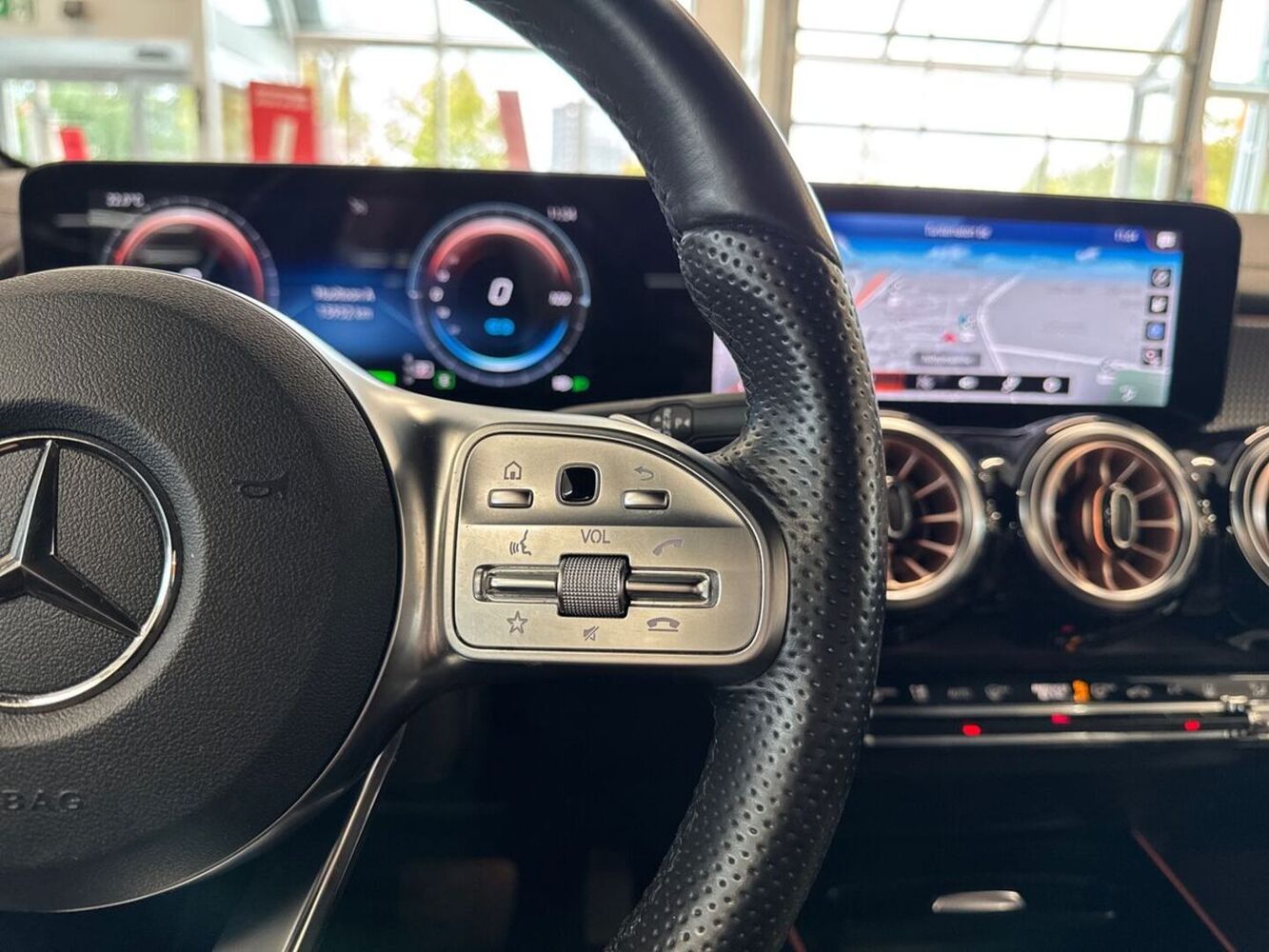 Mercedes-Benz EQB vaihtoauto