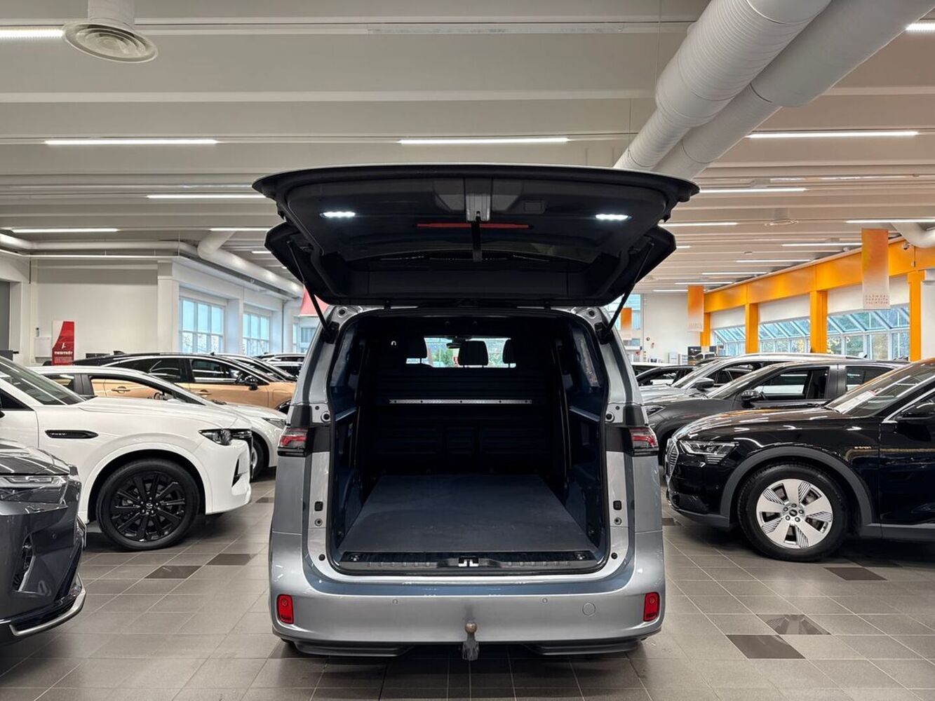 Volkswagen ID. Buzz Cargo vaihtoauto