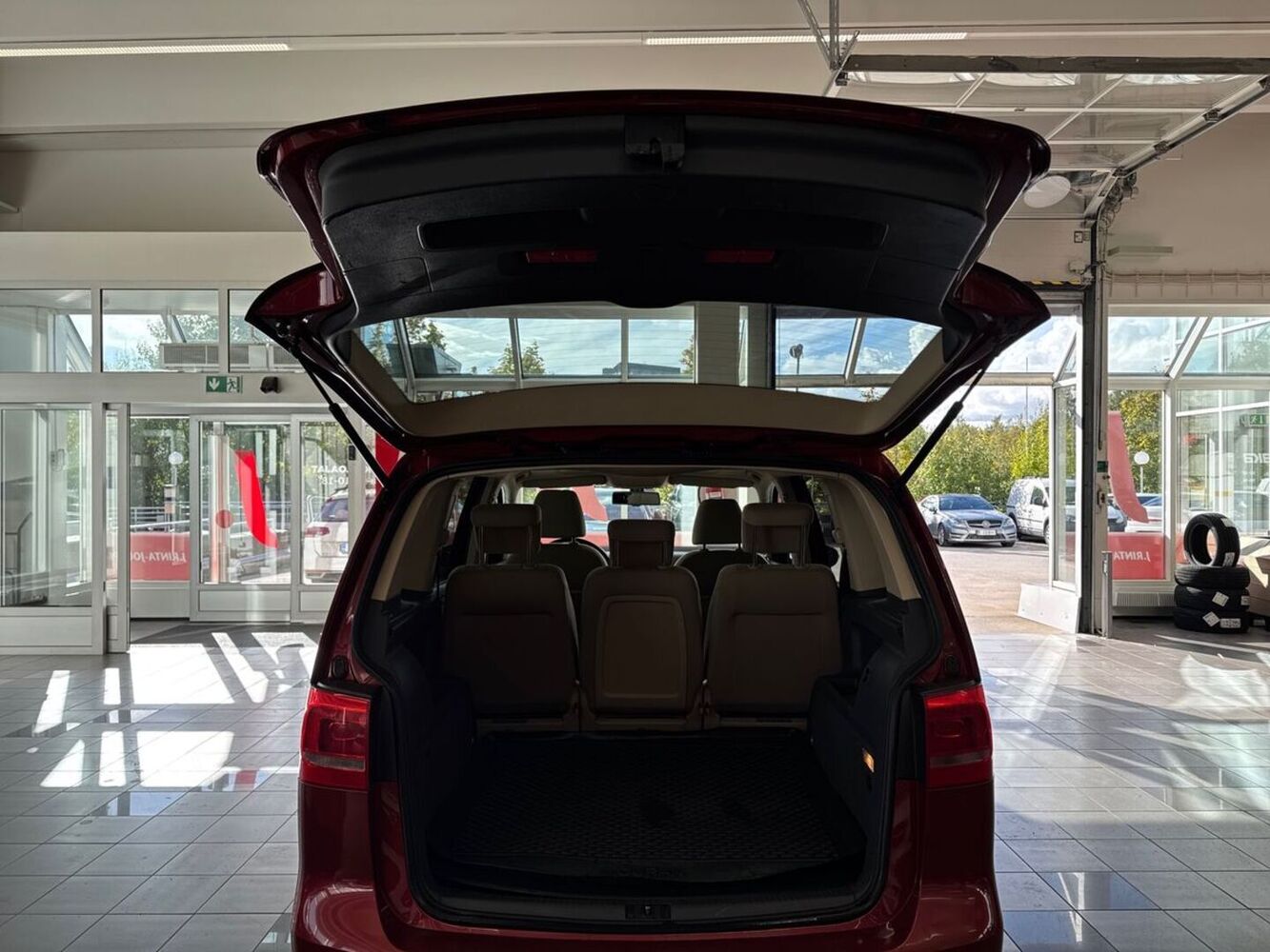 Volkswagen Touran vaihtoauto