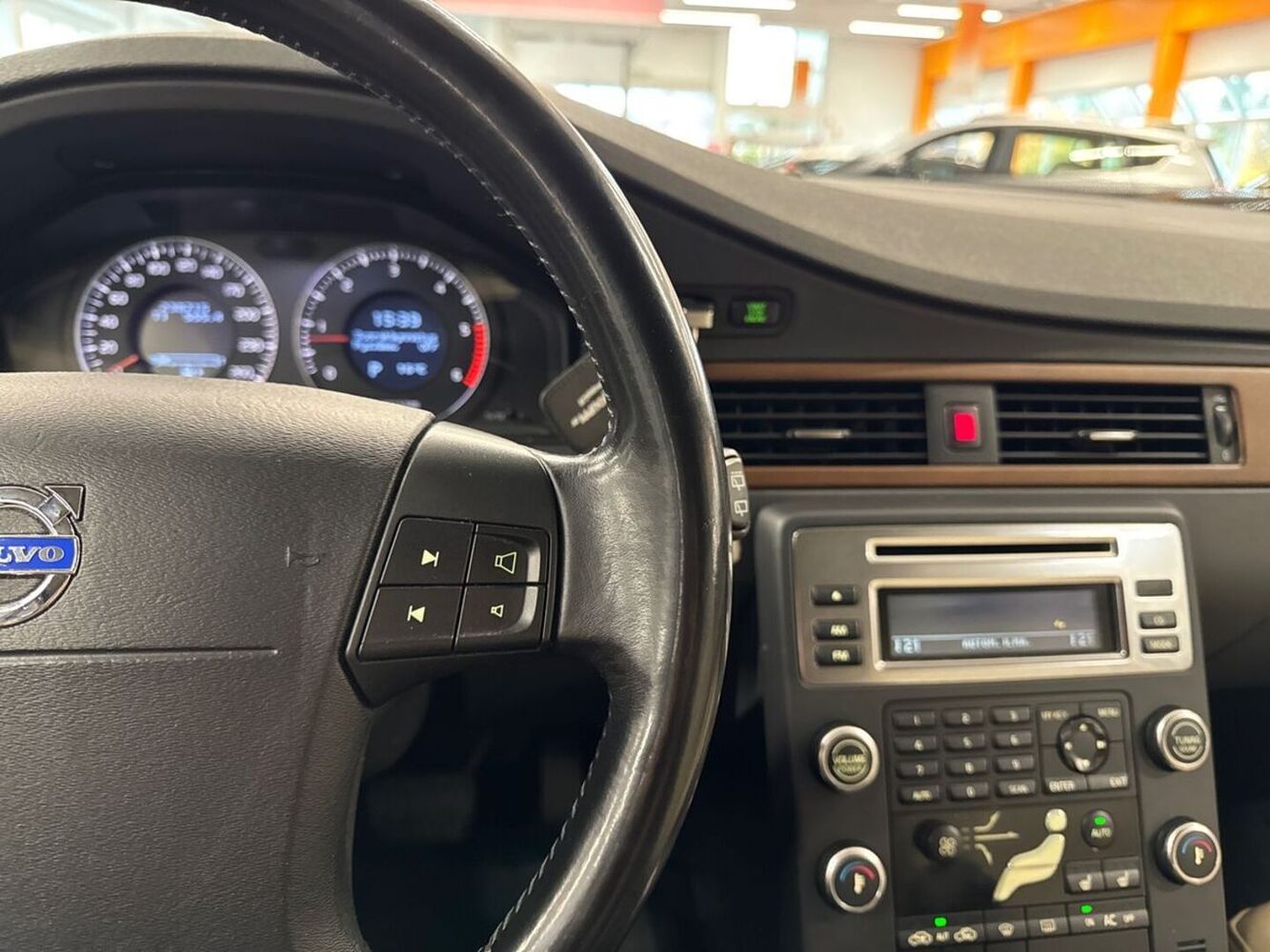 Volvo V70 vaihtoauto