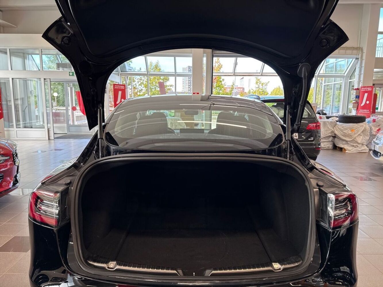 Tesla Model 3 vaihtoauto