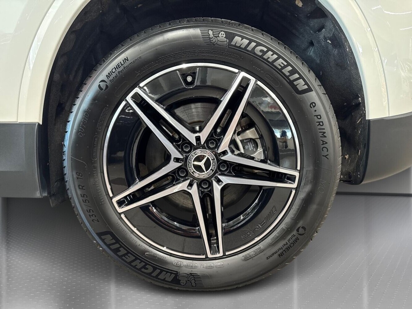 Mercedes-Benz EQA vaihtoauto