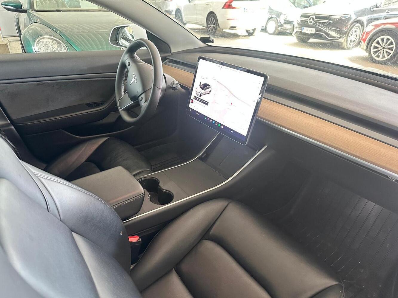 Tesla Model 3 vaihtoauto