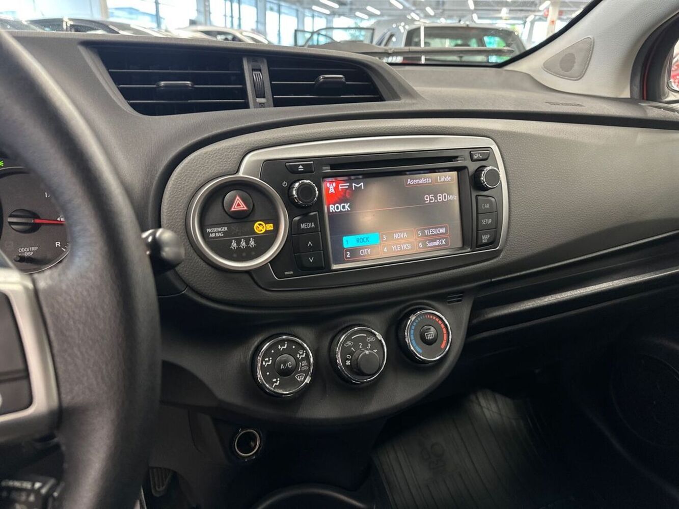 Toyota Yaris vaihtoauto