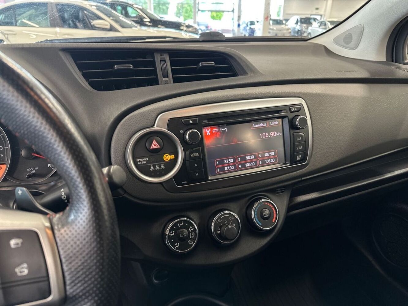 Toyota Yaris vaihtoauto