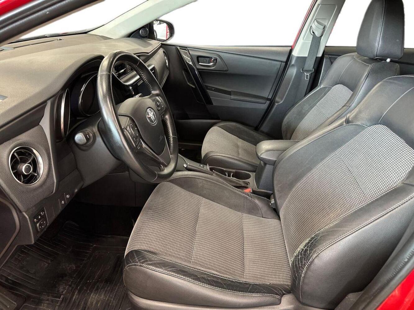 Toyota Auris vaihtoauto