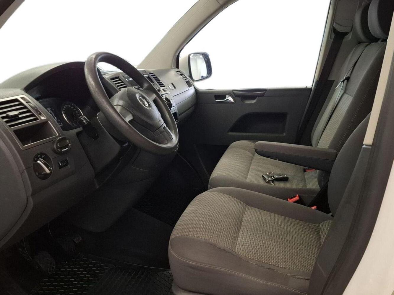 Volkswagen Caravelle vaihtoauto