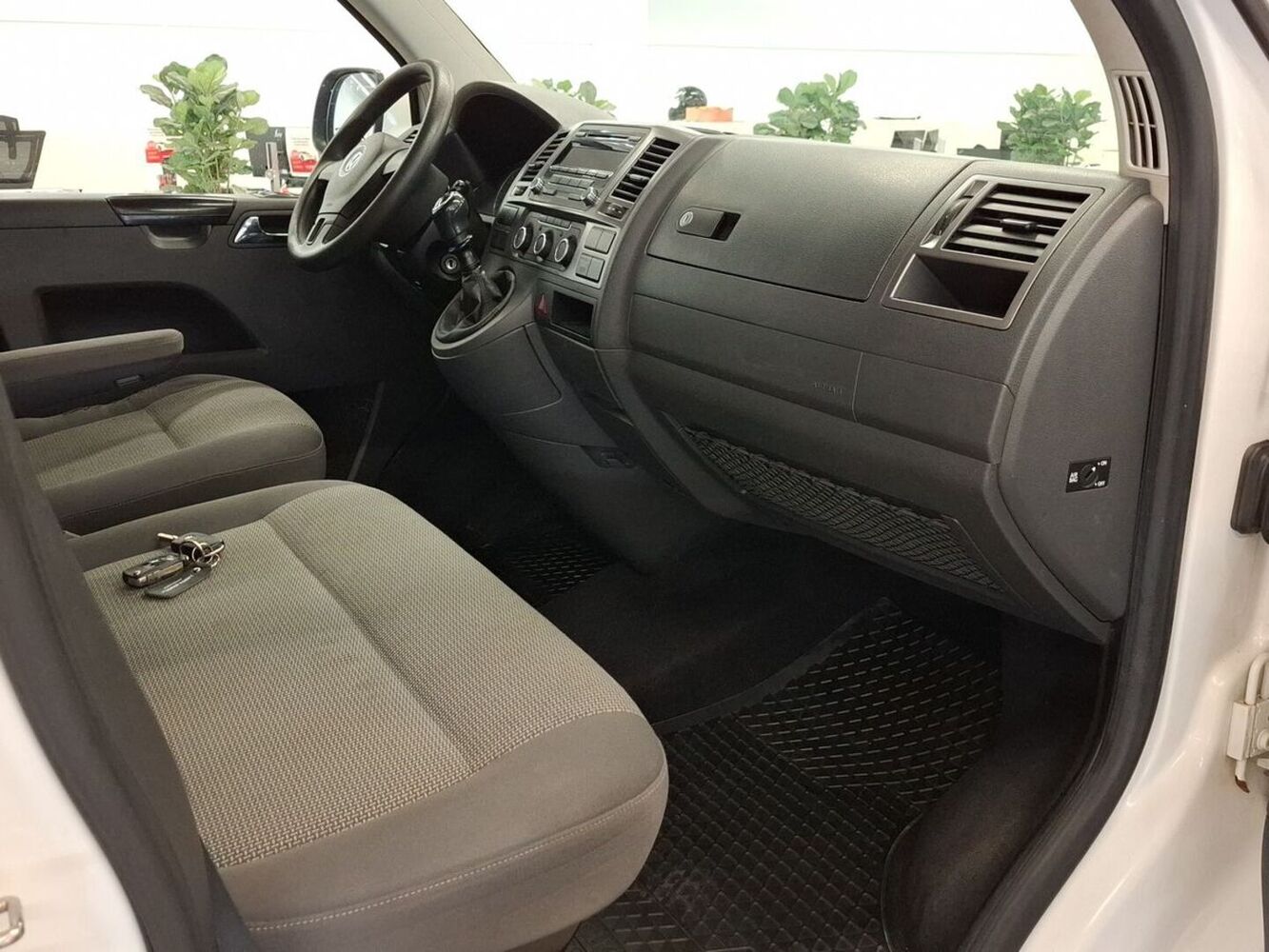 Volkswagen Caravelle vaihtoauto
