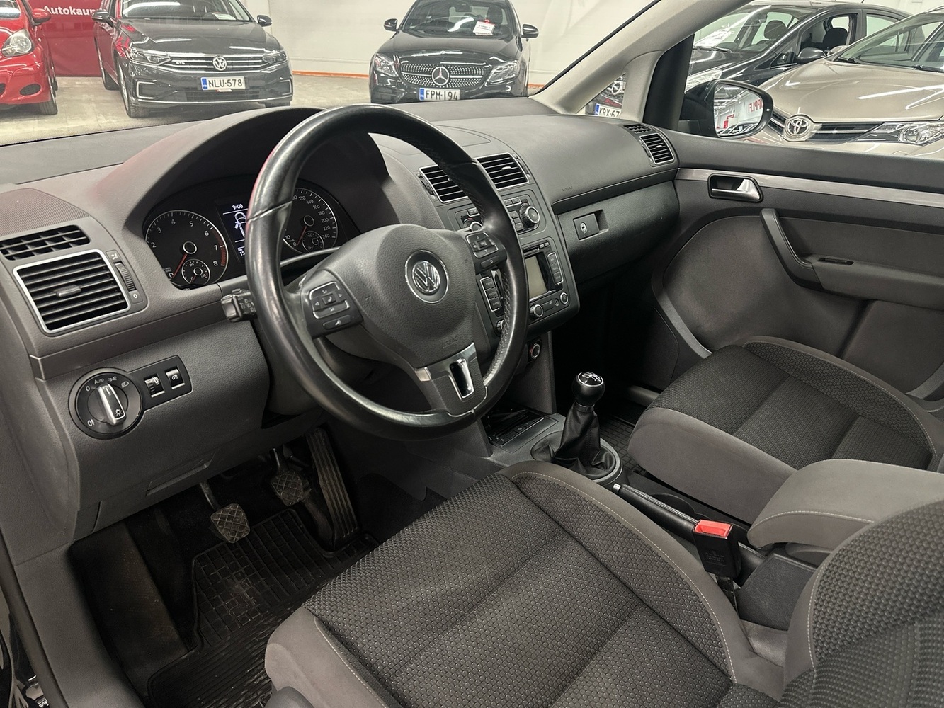 Volkswagen Touran vaihtoauto
