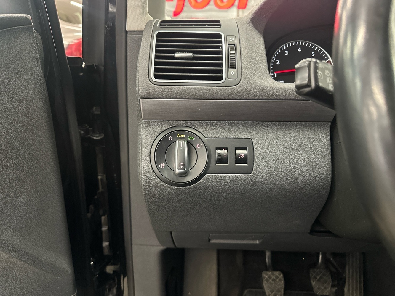 Volkswagen Touran vaihtoauto
