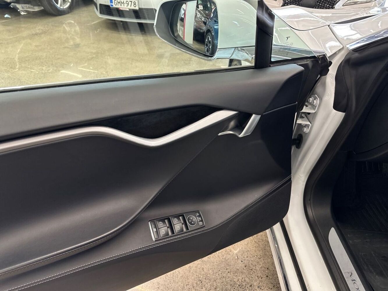 Tesla Model S vaihtoauto