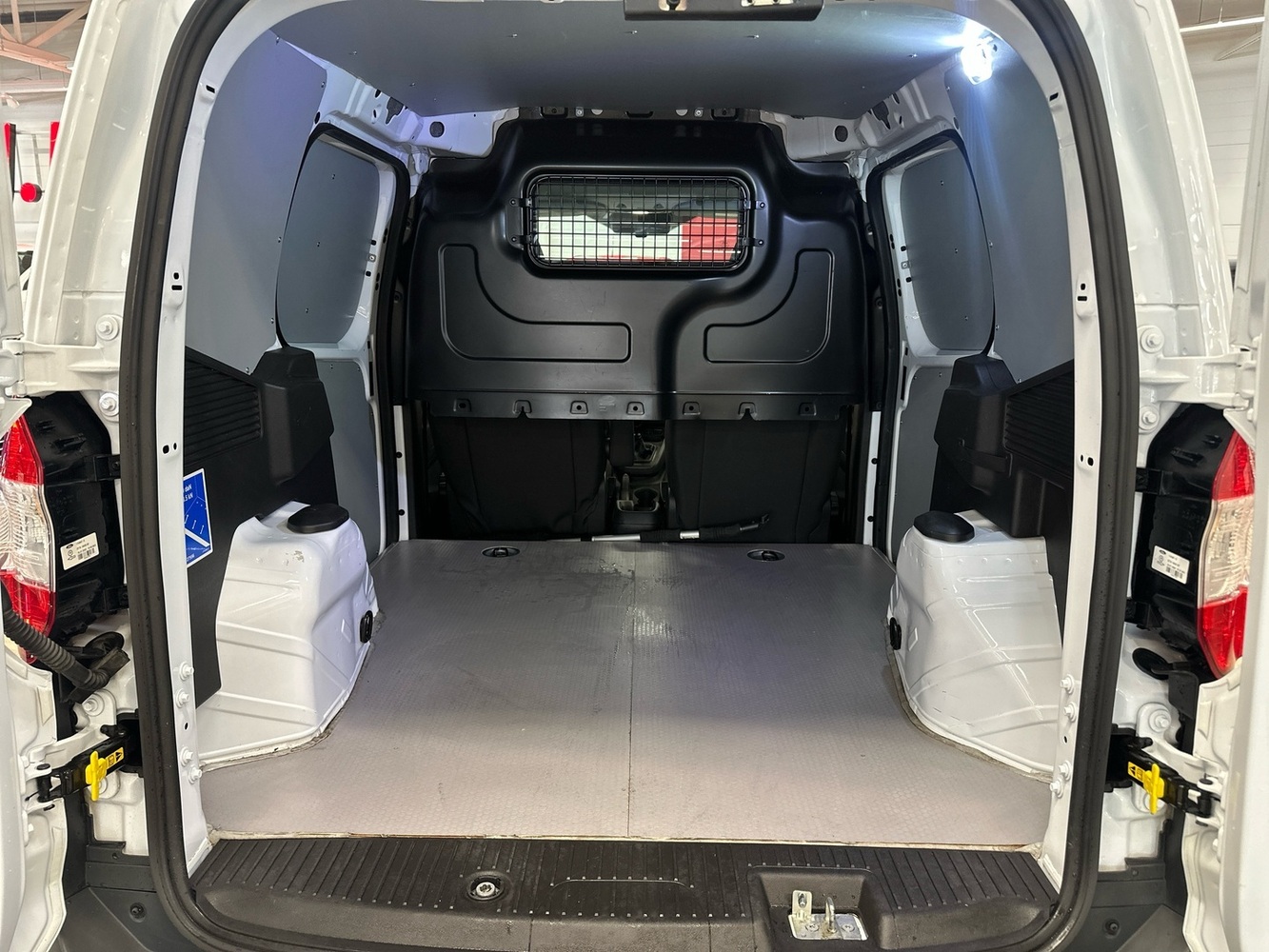 Ford Transit Courier vaihtoauto