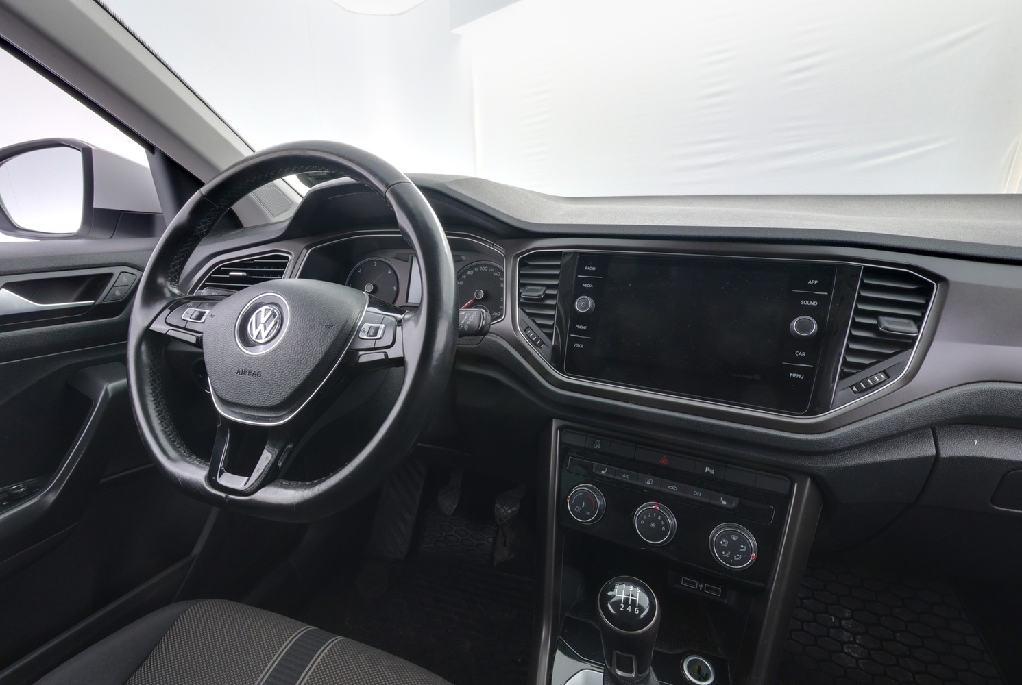 Volkswagen T-Roc vaihtoauto