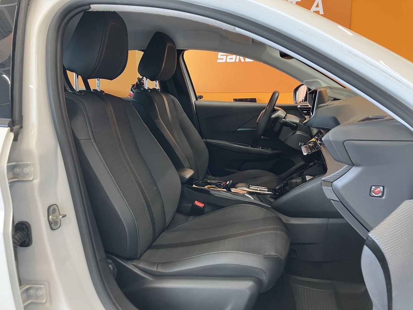 Peugeot e-208 vaihtoauto