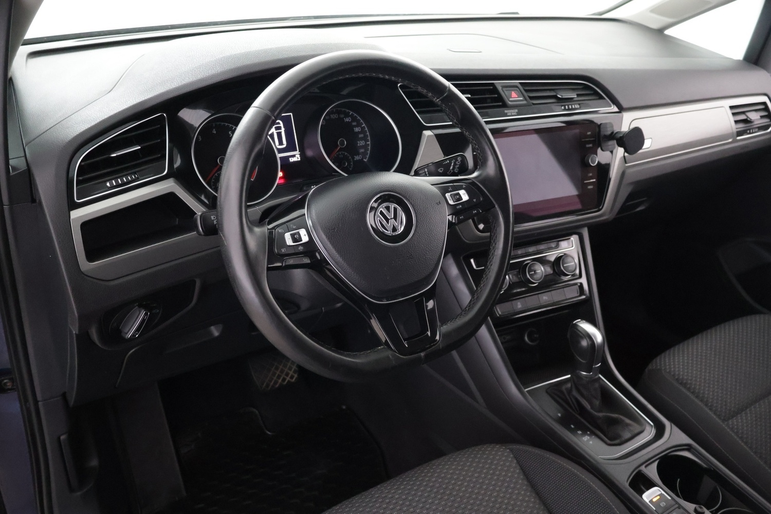 Volkswagen Touran vaihtoauto