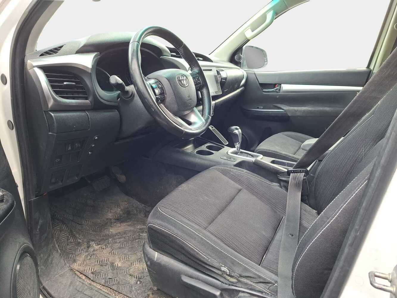 Toyota Hilux vaihtoauto