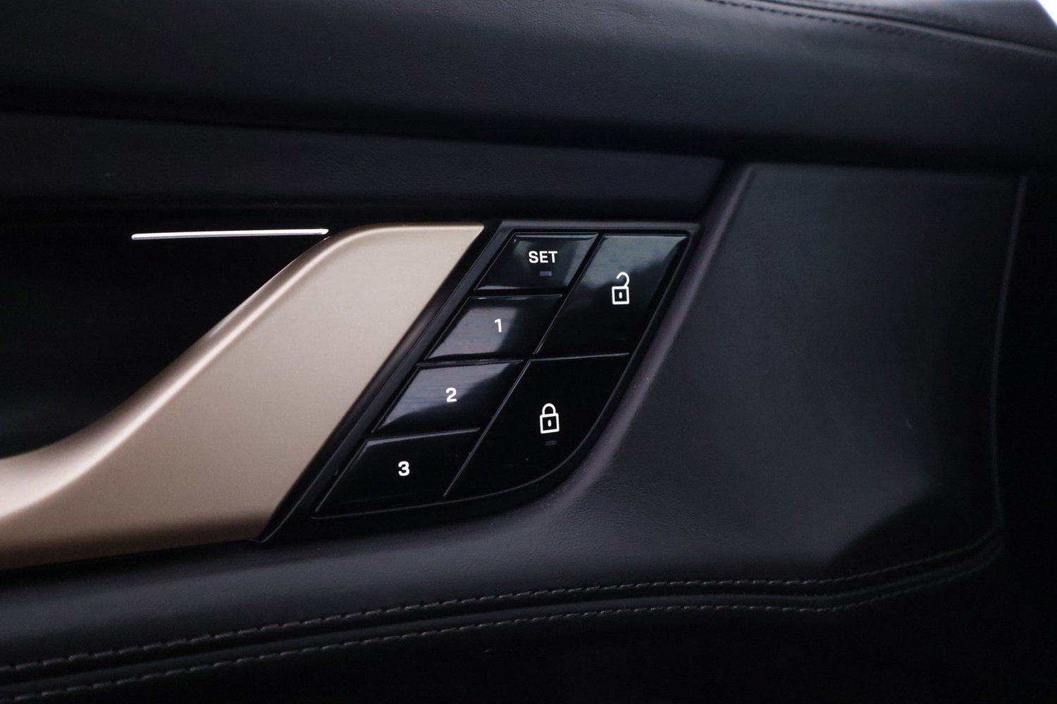 Porsche Taycan vaihtoauto