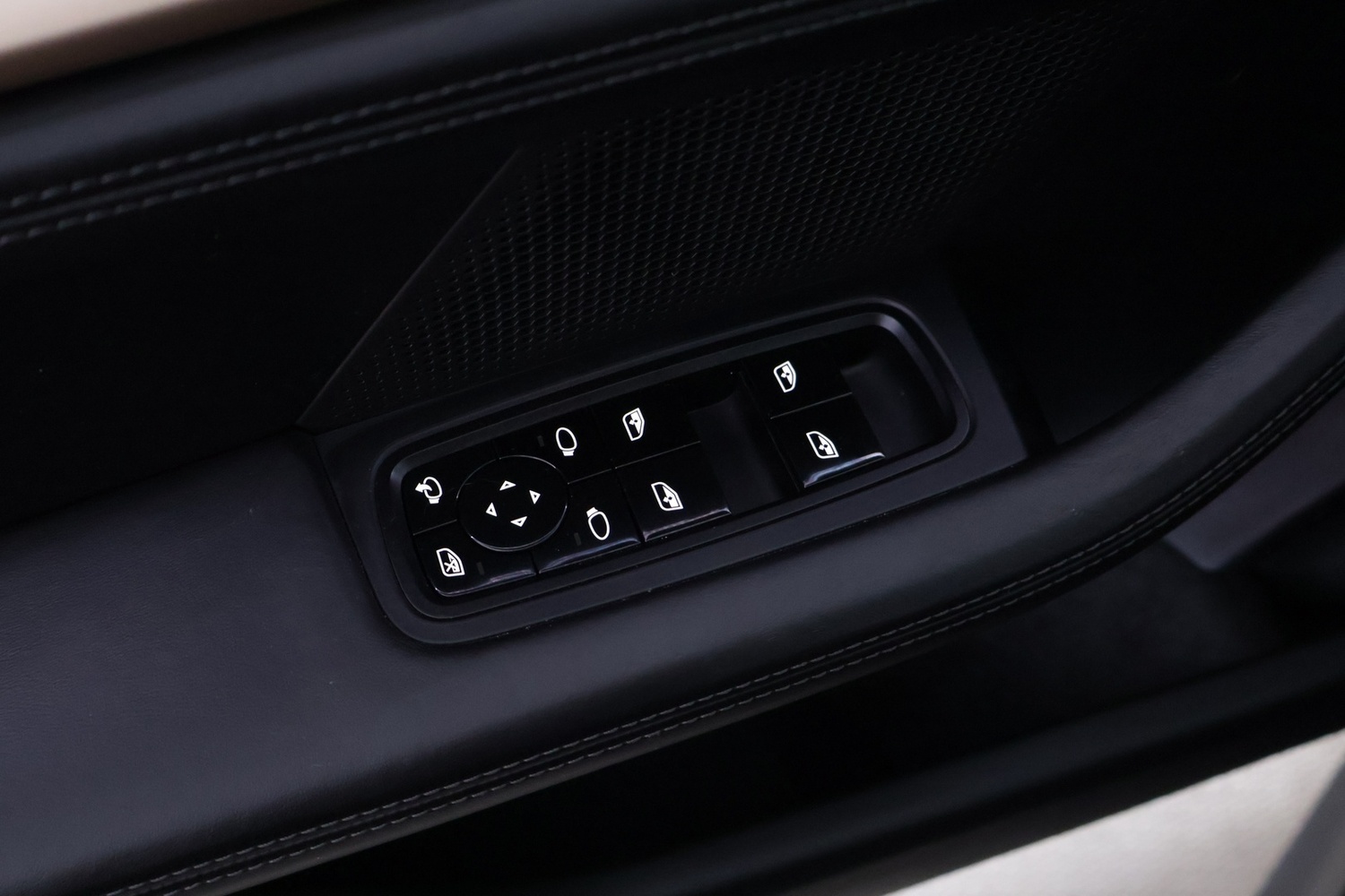 Porsche Taycan vaihtoauto
