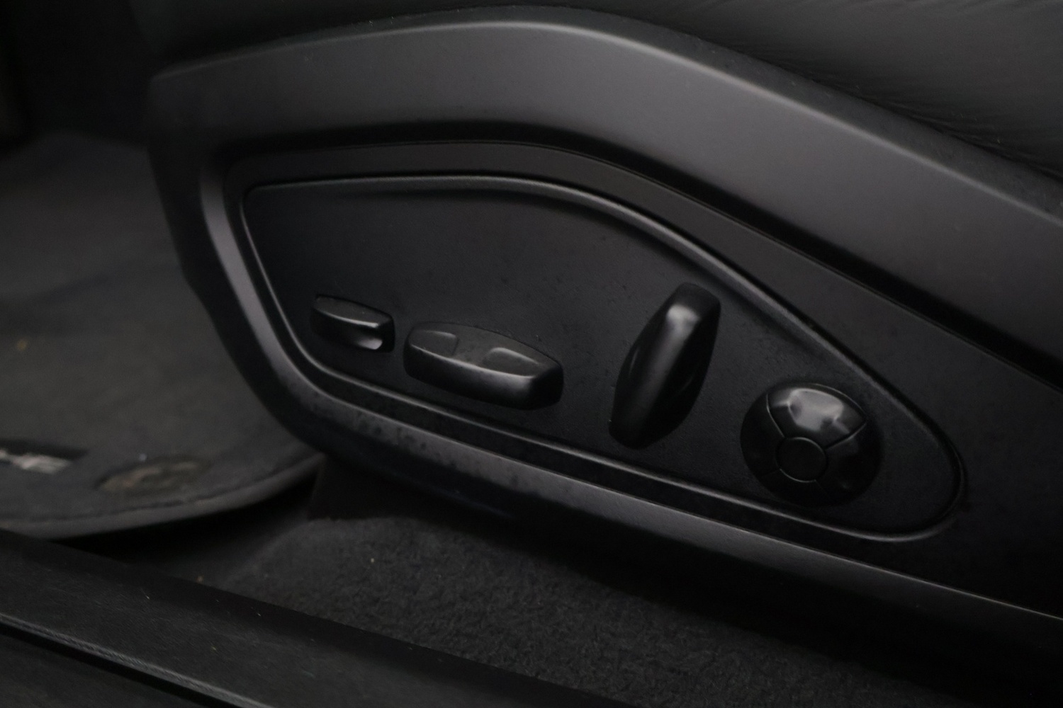 Porsche Taycan vaihtoauto