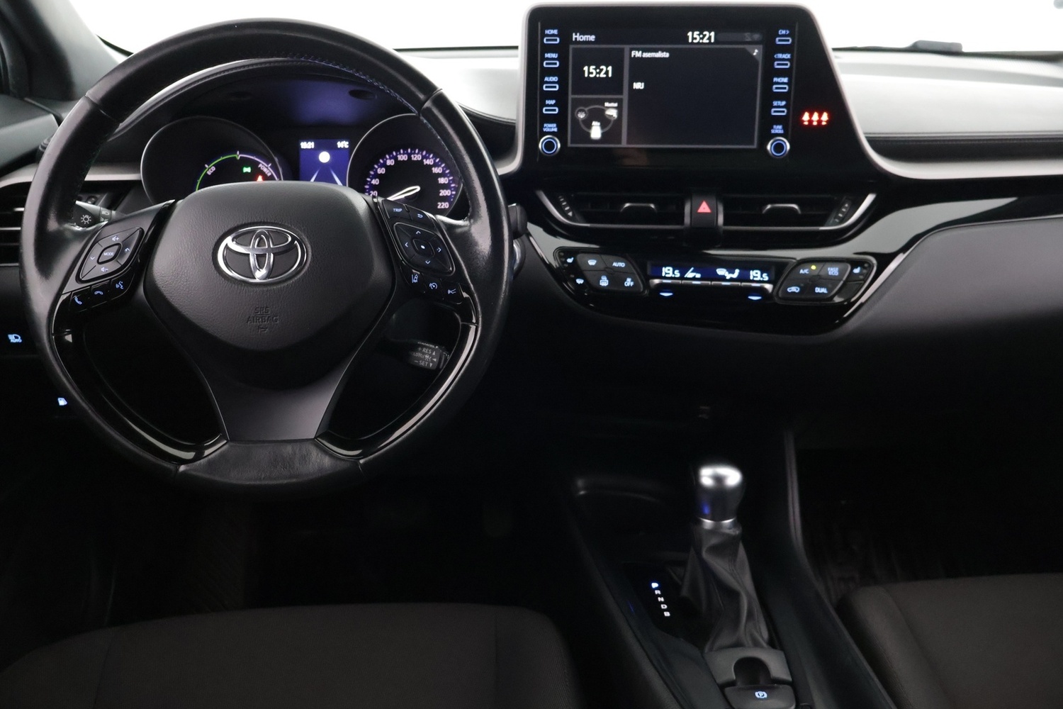 Toyota C-HR vaihtoauto