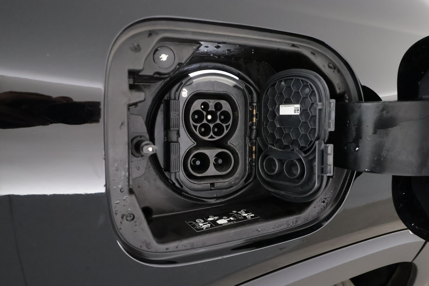 Mercedes-Benz EQB vaihtoauto