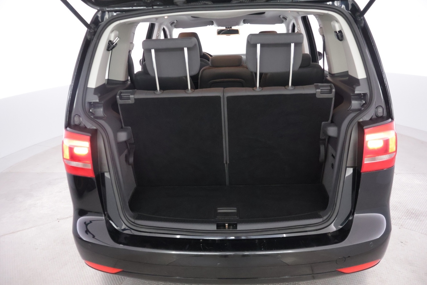 Volkswagen Touran vaihtoauto