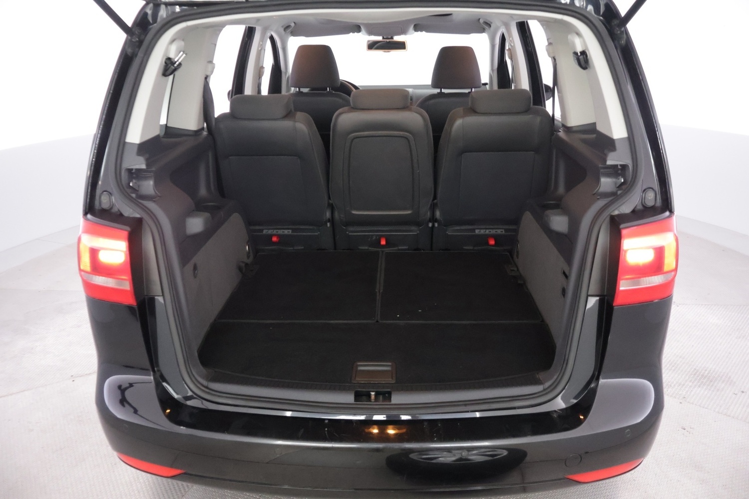 Volkswagen Touran vaihtoauto