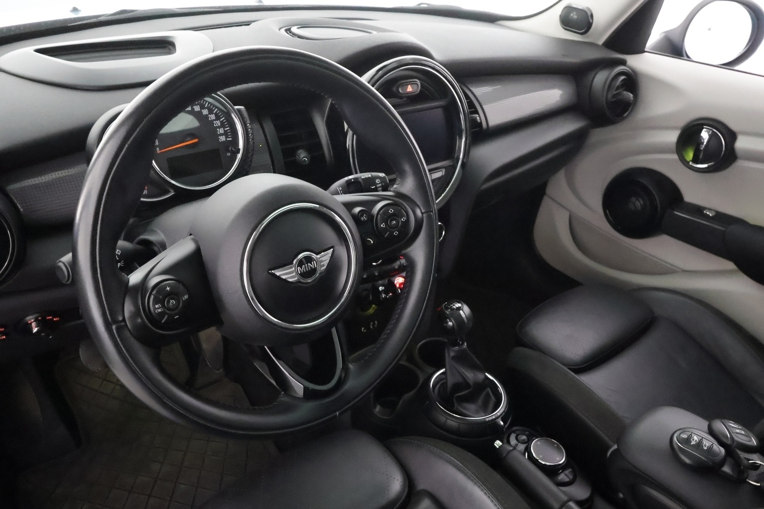 Mini Hatchback vaihtoauto