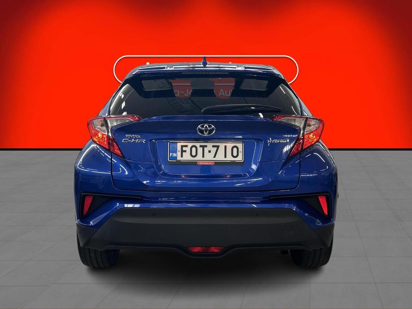 Toyota C-HR vaihtoauto
