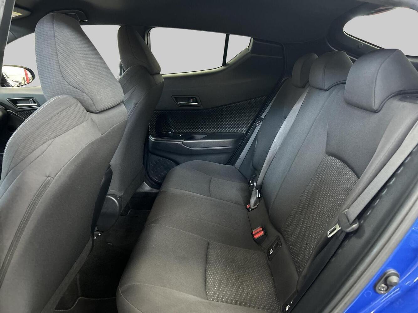 Toyota C-HR vaihtoauto