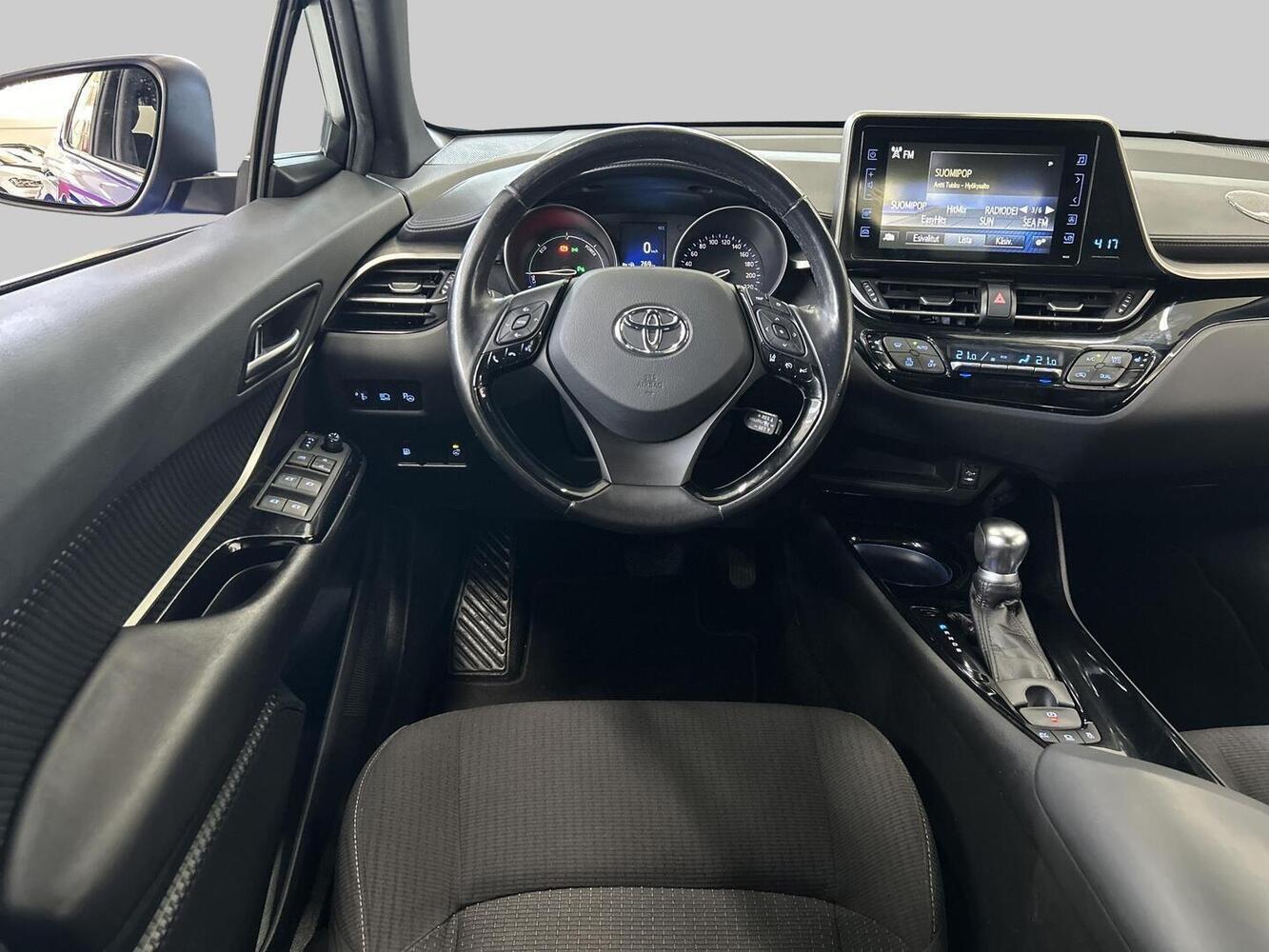 Toyota C-HR vaihtoauto