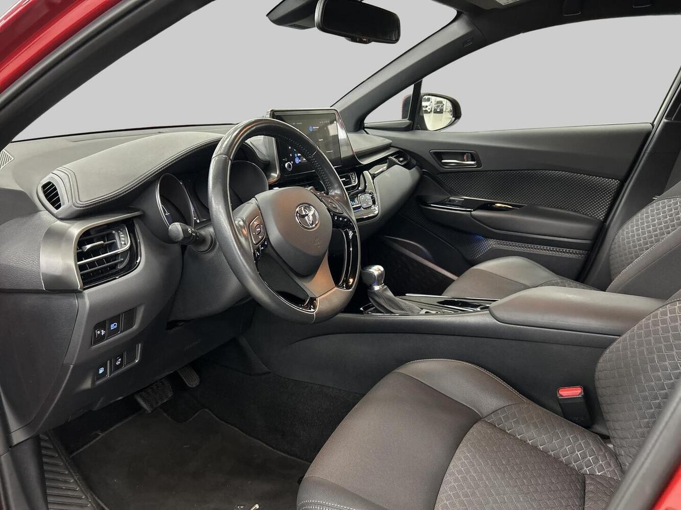 Toyota C-HR vaihtoauto