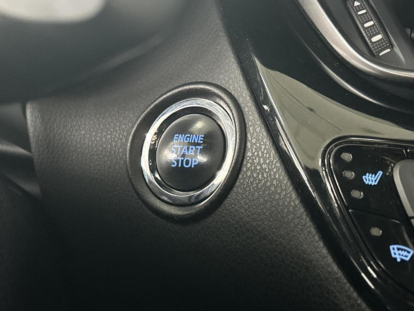 Toyota C-HR vaihtoauto