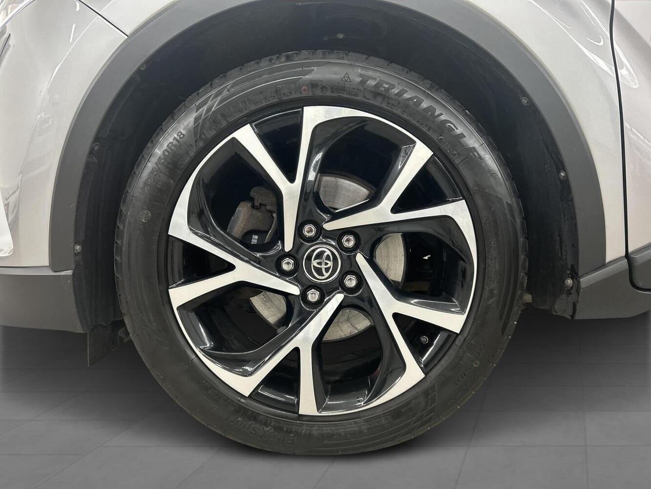 Toyota C-HR vaihtoauto