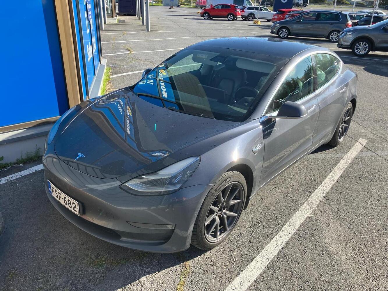Tesla Model 3 vaihtoauto