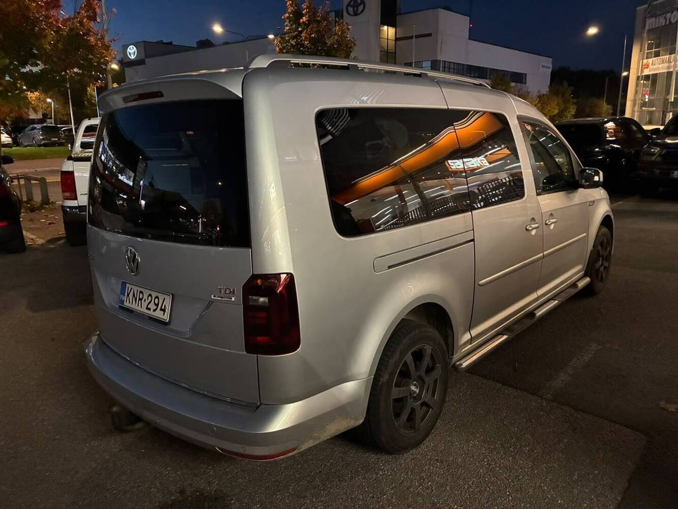 Volkswagen Caddy Maxi vaihtoauto