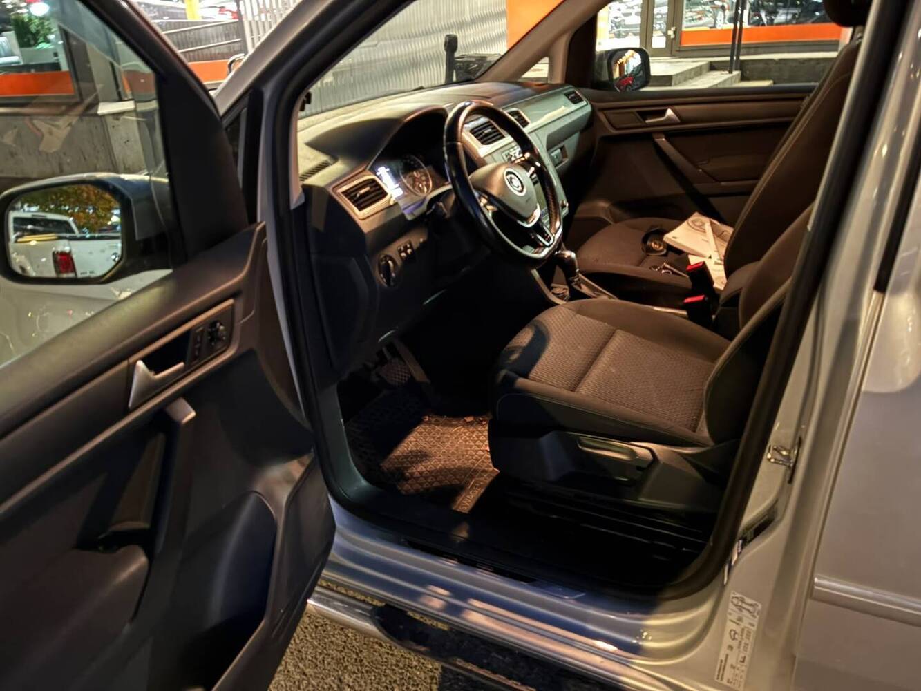 Volkswagen Caddy Maxi vaihtoauto