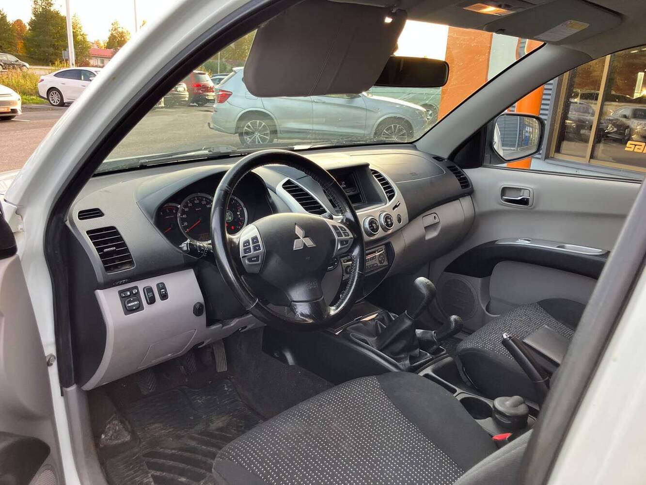 Mitsubishi L200 vaihtoauto