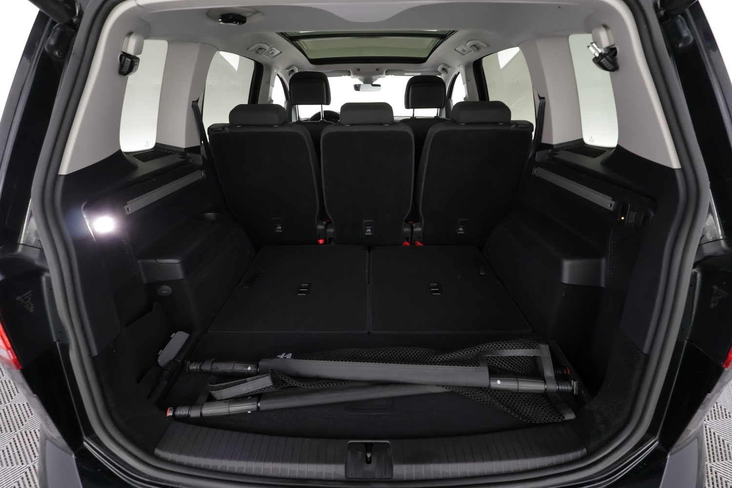 Volkswagen Touran vaihtoauto