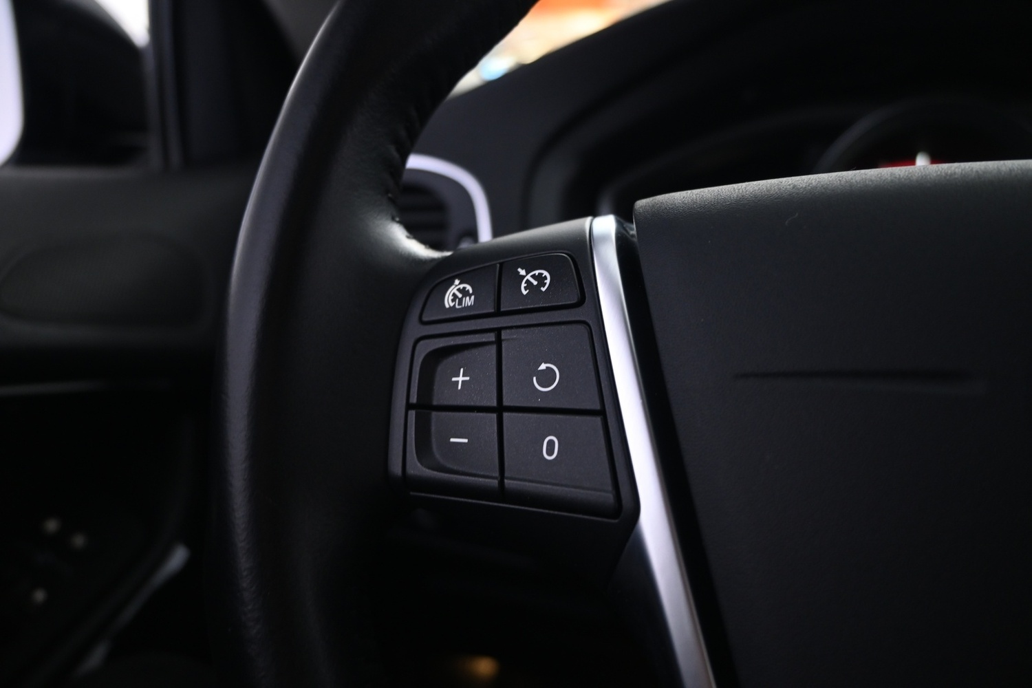 Volvo V40 Cross Country vaihtoauto