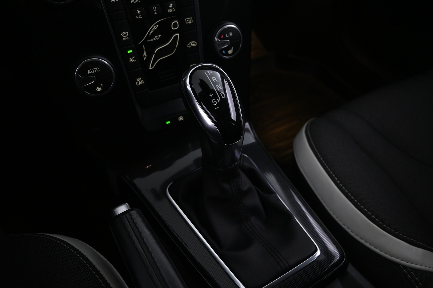 Volvo V40 Cross Country vaihtoauto