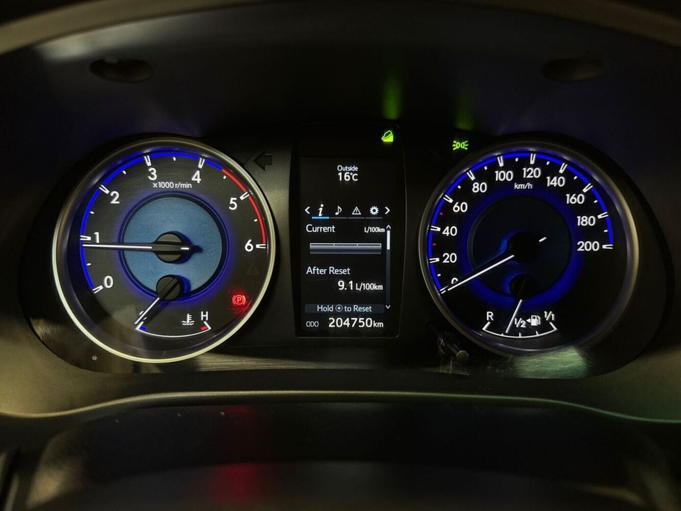 Toyota Hilux vaihtoauto