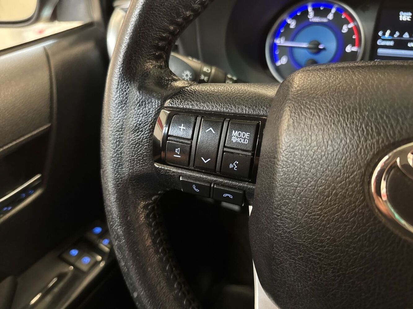 Toyota Hilux vaihtoauto