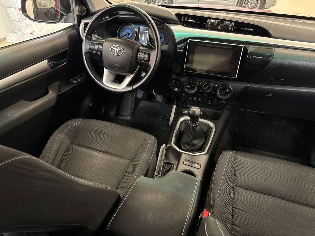 Toyota Hilux vaihtoauto