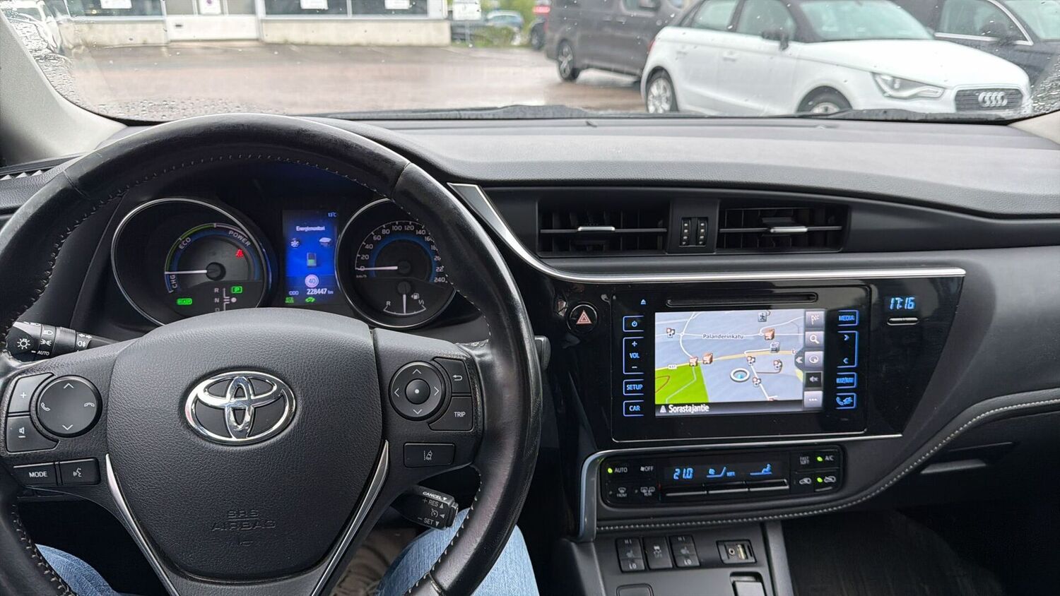 Toyota Auris vaihtoauto