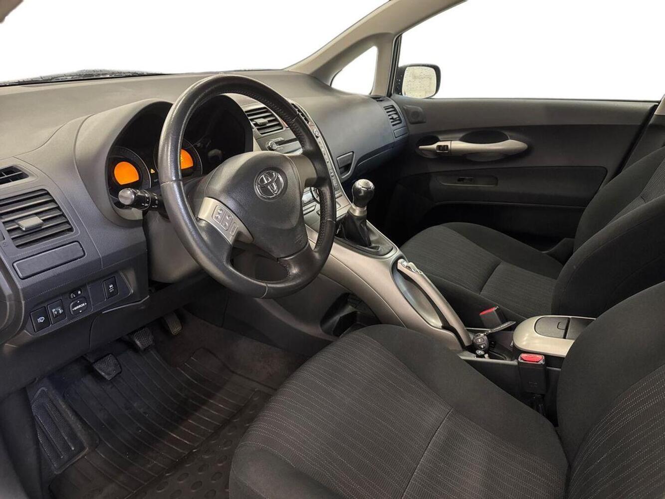 Toyota Auris vaihtoauto