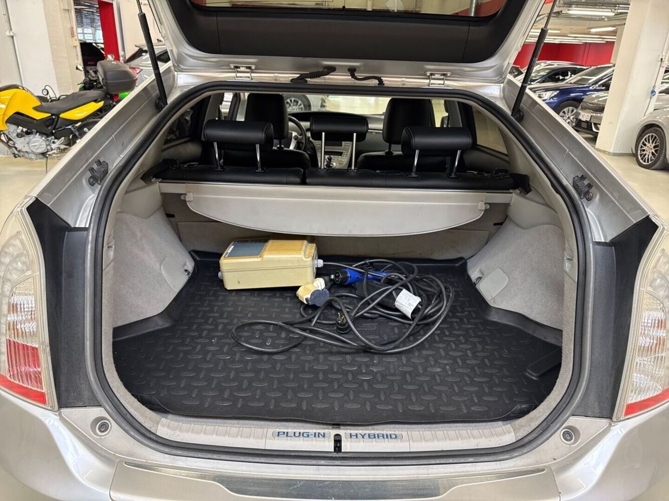 Toyota Prius PHEV vaihtoauto