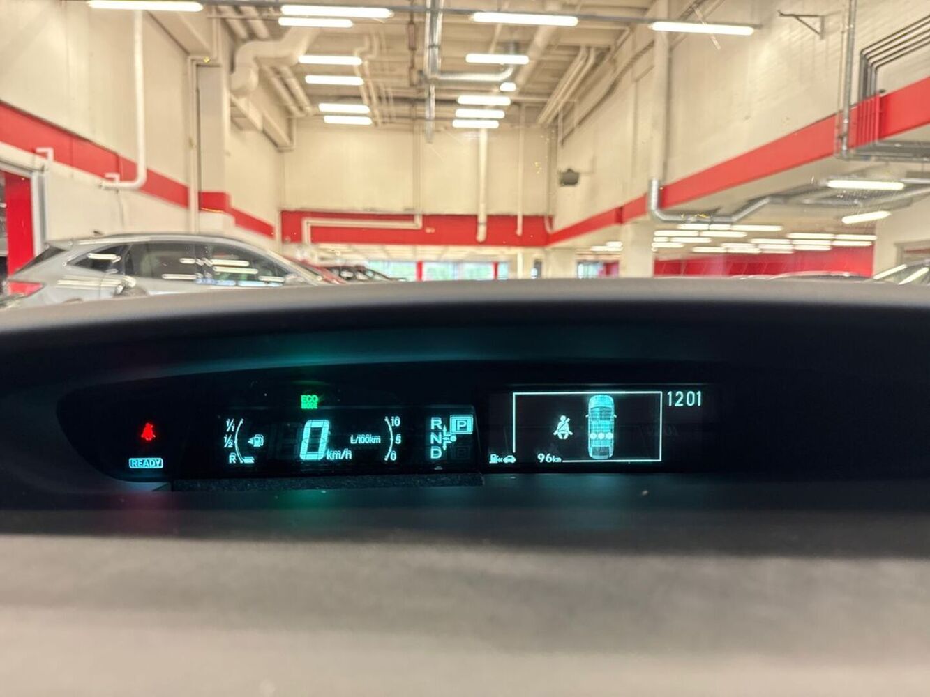 Toyota Prius PHEV vaihtoauto