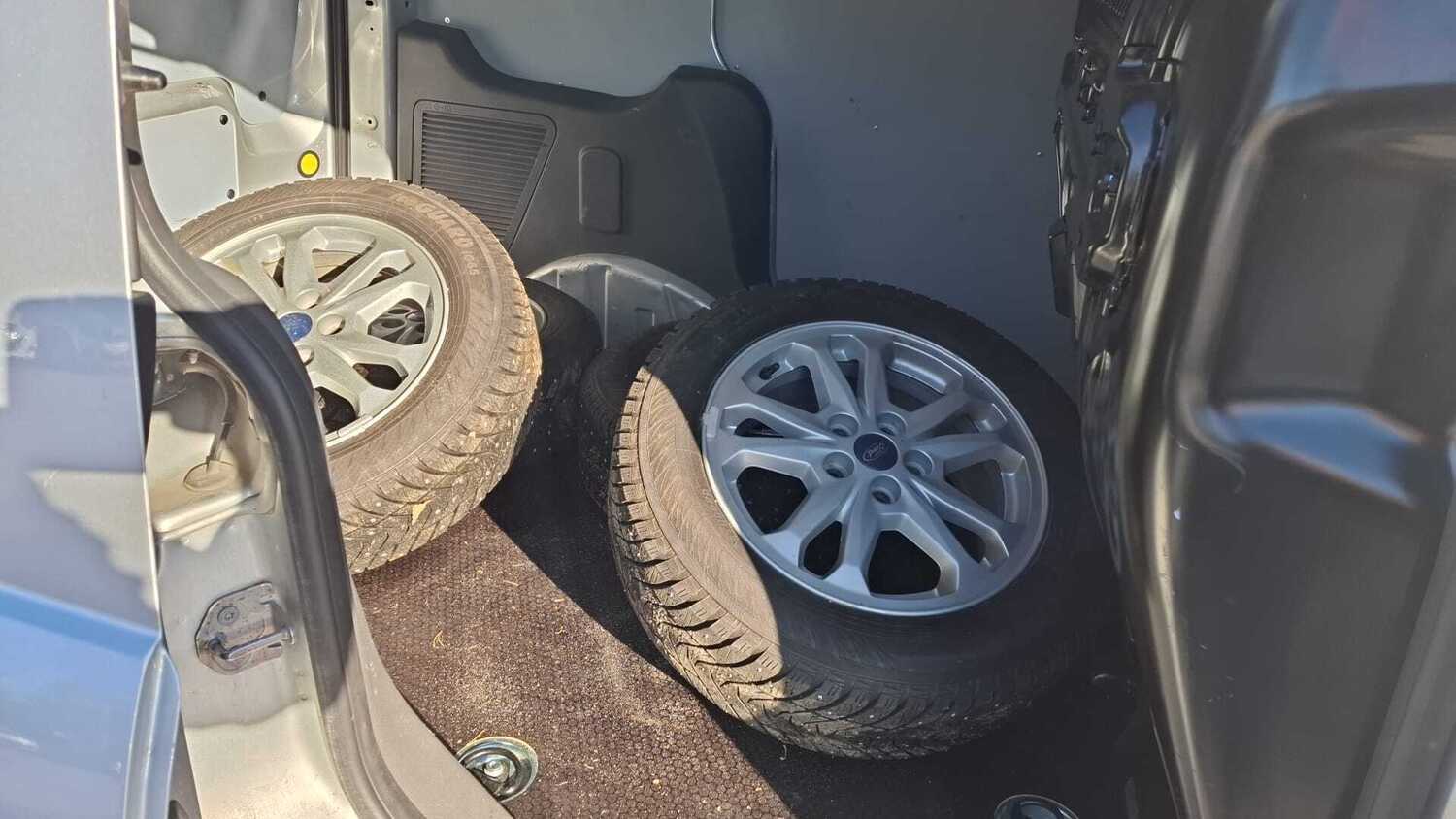 Ford Transit Connect vaihtoauto